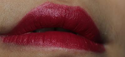 Un rouge à lèvres qui colle ?