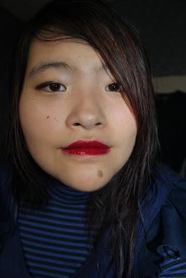 Un rouge à lèvres qui colle ?