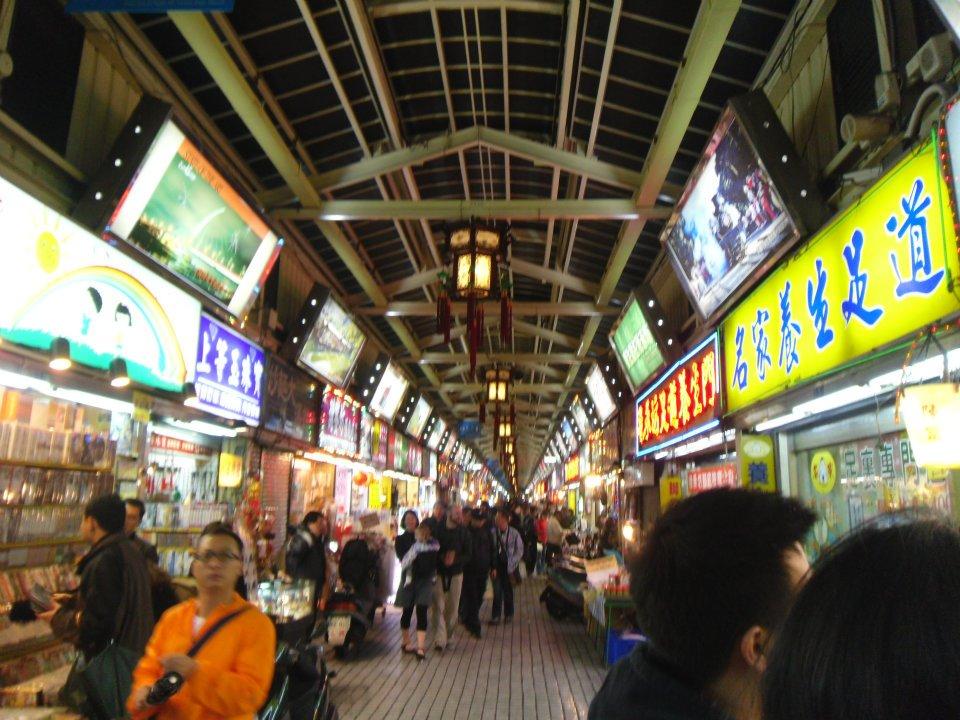 Longshan night market