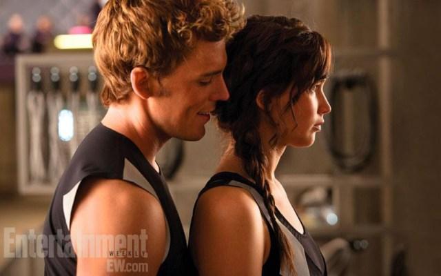Katniss Everdeen (toujours jouée par Jennifer Lawrence) et Finnick Odair (Sam Claflin)