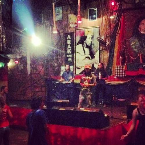 Live #music depuis l’Apache #reggaebar #kuta #balilove #bali #indonesia  (à Apache Reggae Bar)
