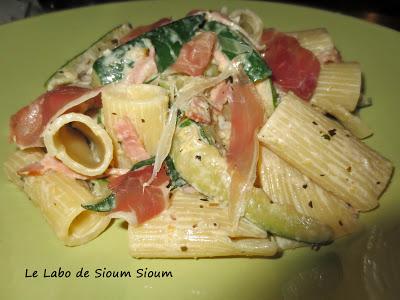 Penne aux courgettes au duo de jambon