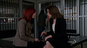 the-good-wife-carrie-preston-julianna-margulies.png