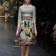 UN GENRE DE POUPEE RUSSE NOIRE CHOQUE DES ACHETEURS