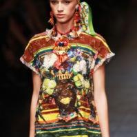 UN GENRE DE POUPEE RUSSE NOIRE CHOQUE DES ACHETEURS