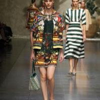 UN GENRE DE POUPEE RUSSE NOIRE CHOQUE DES ACHETEURS