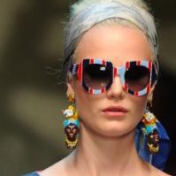 UN GENRE DE POUPEE RUSSE NOIRE CHOQUE DES ACHETEURS