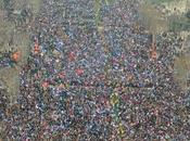 vrac Champ Mars manifestation pour tous l’intérieur