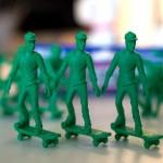 Le retour des petits soldats verts en mode Skaters!