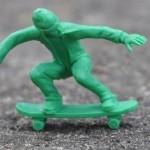 Le retour des petits soldats verts en mode Skaters!