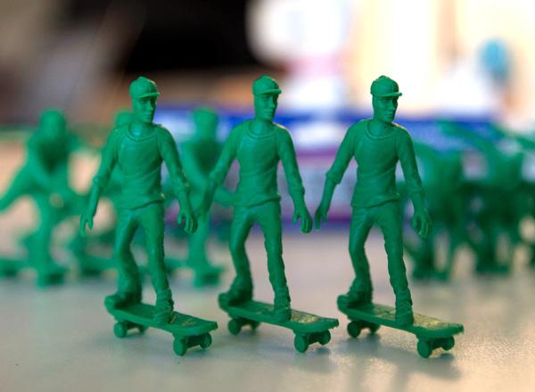 Le retour des petits soldats verts en mode Skaters!