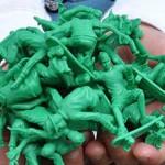 Le retour des petits soldats verts en mode Skaters!