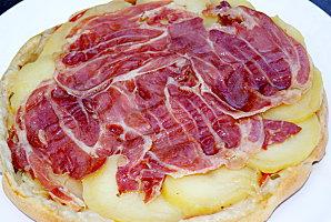 tarte_tatin_raclette_fromage_jambon cru_oignons_charcuterie_ montagne.JPG