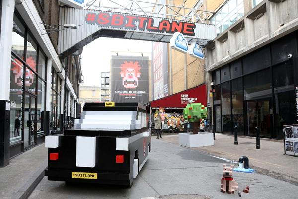 Une opé de street marketing transforme une rue de Londres en 8-bit