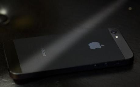 iPhone 5 à partir de 119.90 € chez SFR (mais attention)...