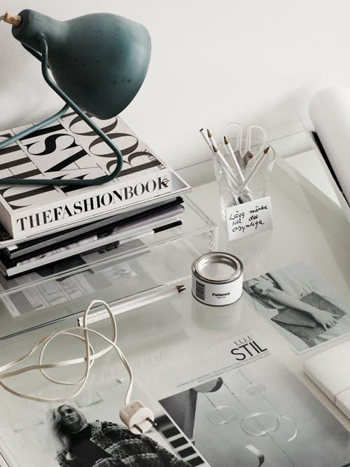 Un bureau en blanc... ou noir