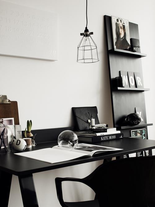 Un bureau en blanc... ou noir