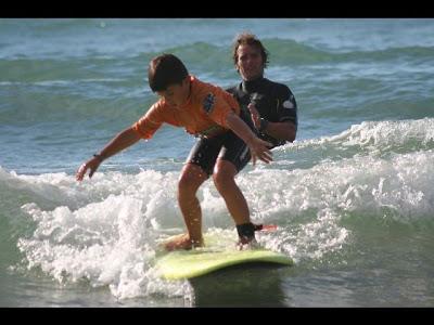 Busua : une école de surf, Mr Brights surf school