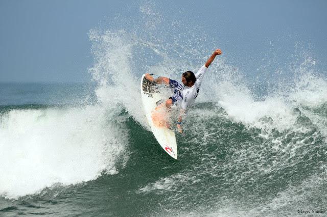 Busua : une école de surf, Mr Brights surf school