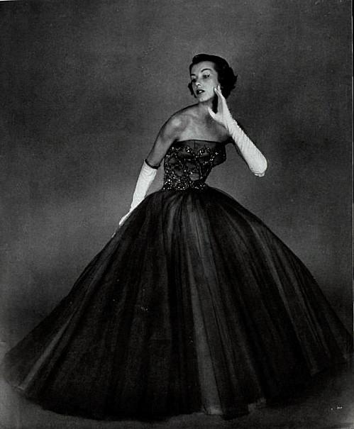 robe-de-bal-Mme-CARVEN-1951.jpg
