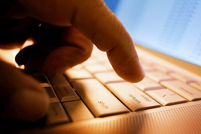 Une adolescente de 16 ans et deux garçons...