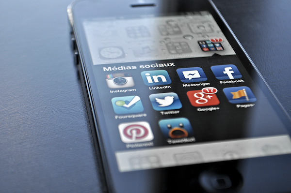 iphone 5 medias sociaux icones Comment passer un appel VOIP avec Facebook Messenger [iPhone]