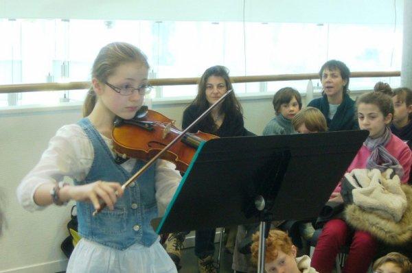 L'école de musique de Lomme était ce matin à la médiathèque : les jeunes musiciens du jour