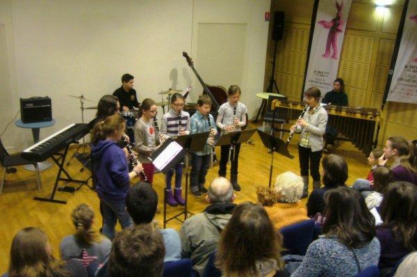 L'école de musique de Lomme était ce matin à la médiathèque : les jeunes musiciens du jour