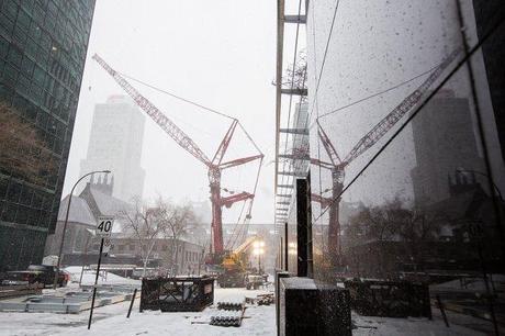 Le crochet de la grue a effectué un... (Photo: Édouard Plante-Fréchette, La Presse)