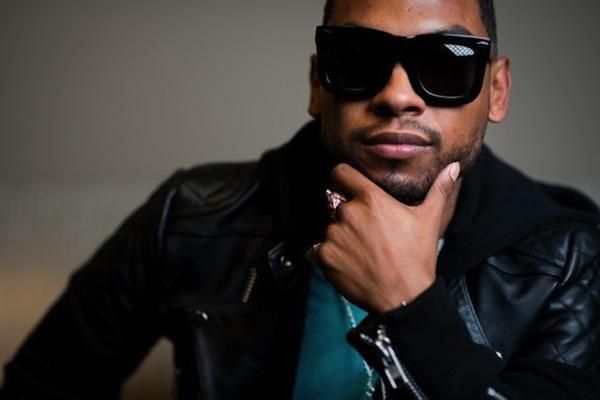 Le chanteur Miguel tombe de scène en plein concert