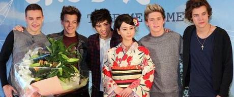 La collection One Direction x Hello Kitty http://www.jaimehellokitty.com/images/ARTICLES19/japononed.jpg