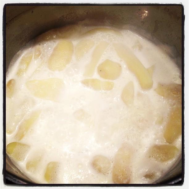 Écrasée de rattes à l'huile de truffe purée accompagnement viande rouge