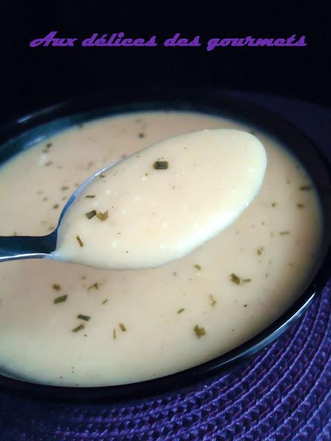 SOUPE DE POMMES DE TERRE ET POIREAUX