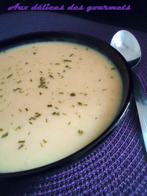 SOUPE DE POMMES DE TERRE ET POIREAUX