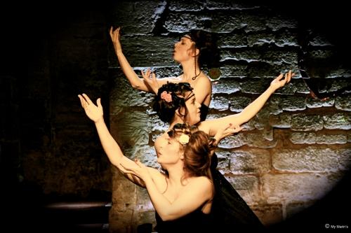 critique les divalala théâtre essaion