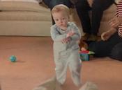 bébé danse Gangnam Style pour cigarettes E-Lites