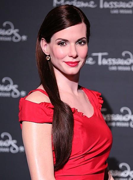 sandra-bullock-wax-figure-at-madame-tussauds-03.jpg