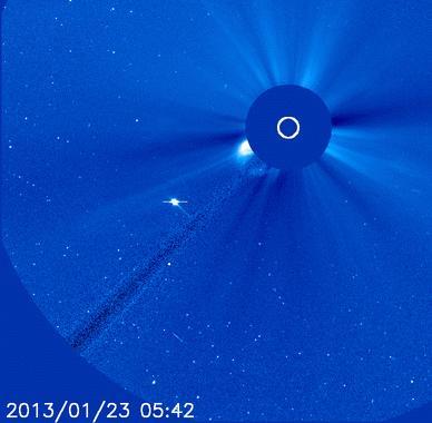 En vidéo, éruption solaire en direction de Mercure L'éjection de masse coronale balaie l'espace en direction de Mercure (image coronographe SoHO)