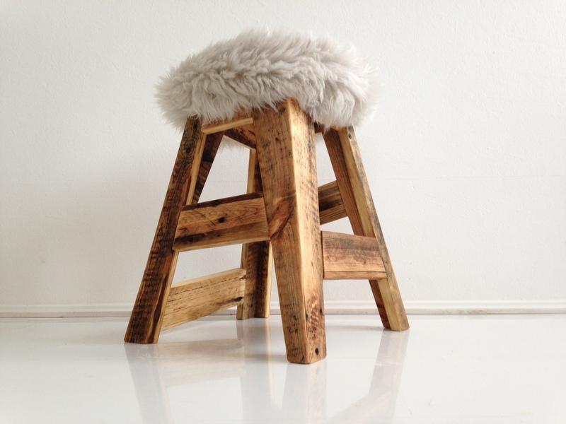 Les tabourets de Sascha Akkermann