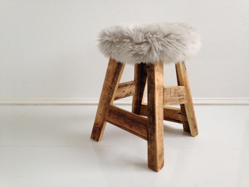 Les tabourets de Sascha Akkermann