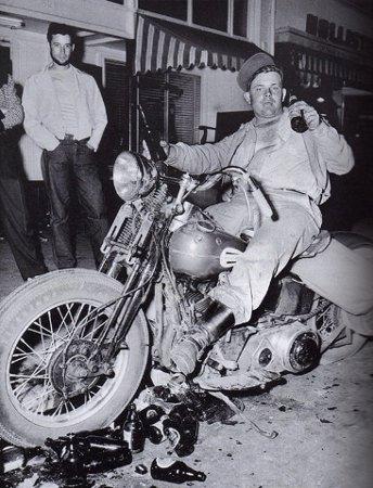 Hollister riot life magazine 1947 1% est un JDR dans le monde fascinant et secret des Bikers...