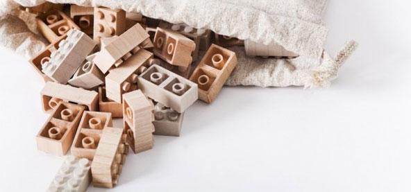 Des briques de LEGO en bois