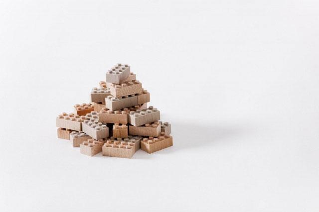 Des briques de LEGO en bois par Iichi