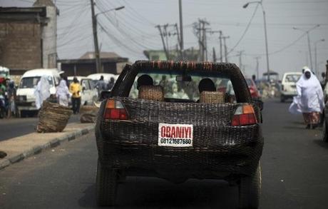 Ojo Obaniyi : la voiture Raphia (rafia) - Nigéria