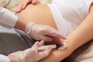 TRISOMIE 21: Le diagnostic prénatal par test sanguin devra être généralisé – CNGOF