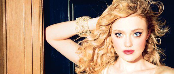 Dakota Pour Glamour Magazine.