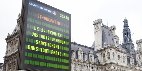 La Marie de Paris propose 170 panneaux pour afficher vos mots d’amour