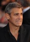 George Clooney se prépare à sourire 