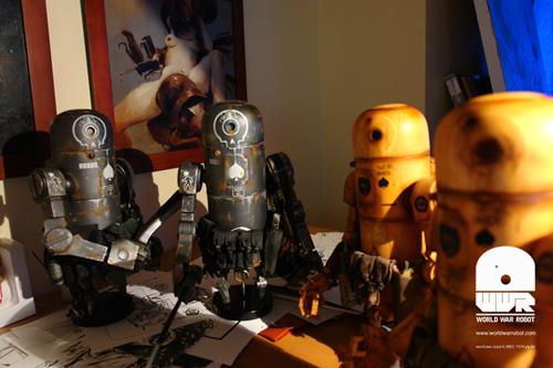 Bertie WWR Robot by Ashley Wood