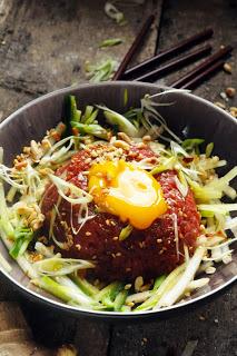 Et si la cuisine du pays du matin calme était notre prochaine découverte… Petit voyage dans la cuisine coréenne, le Yukhoe un tartare diablement parfumé !